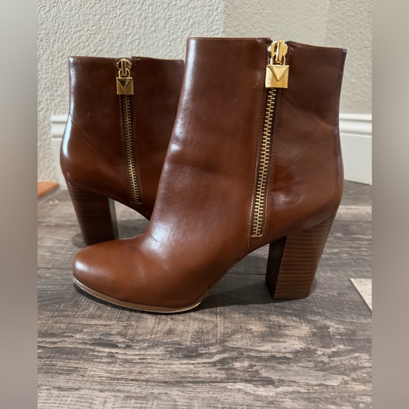 MICHAEL KORS MARGARET WOMENS LEATHER ANKLE BOOTIES - Picture 5 of 5